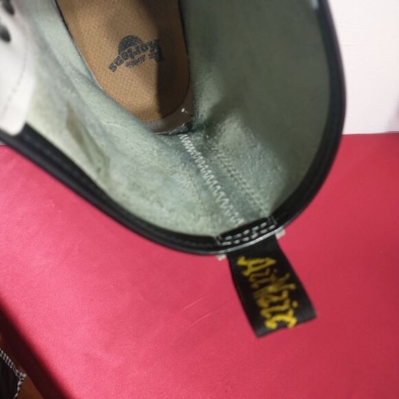 Dr. Doc Martens 1460 Womens Size 10 White Patent Leather 8 Eyelet Combat Boots. - Picture 8 of 14